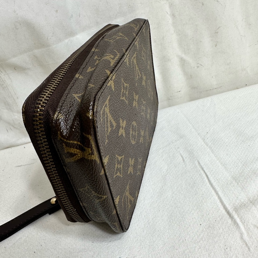 Louis Vuitton Cosmetics Pouch - Picture 5 of 10